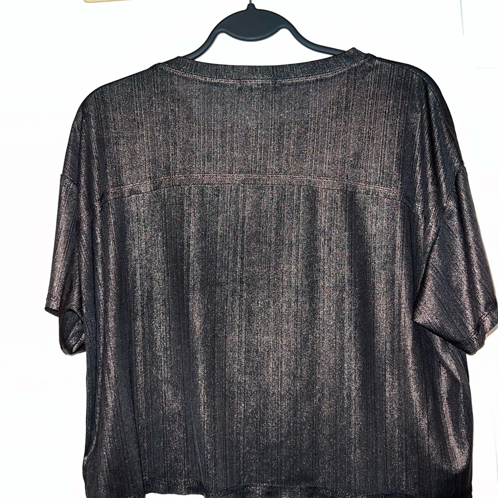 Crop top - Picture 2 of 3